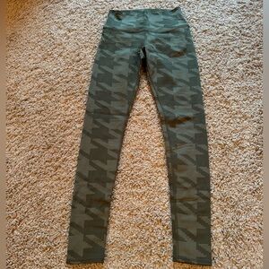 Alo Yoga High Waist Airbrush Legging - Jungle Houndstooth